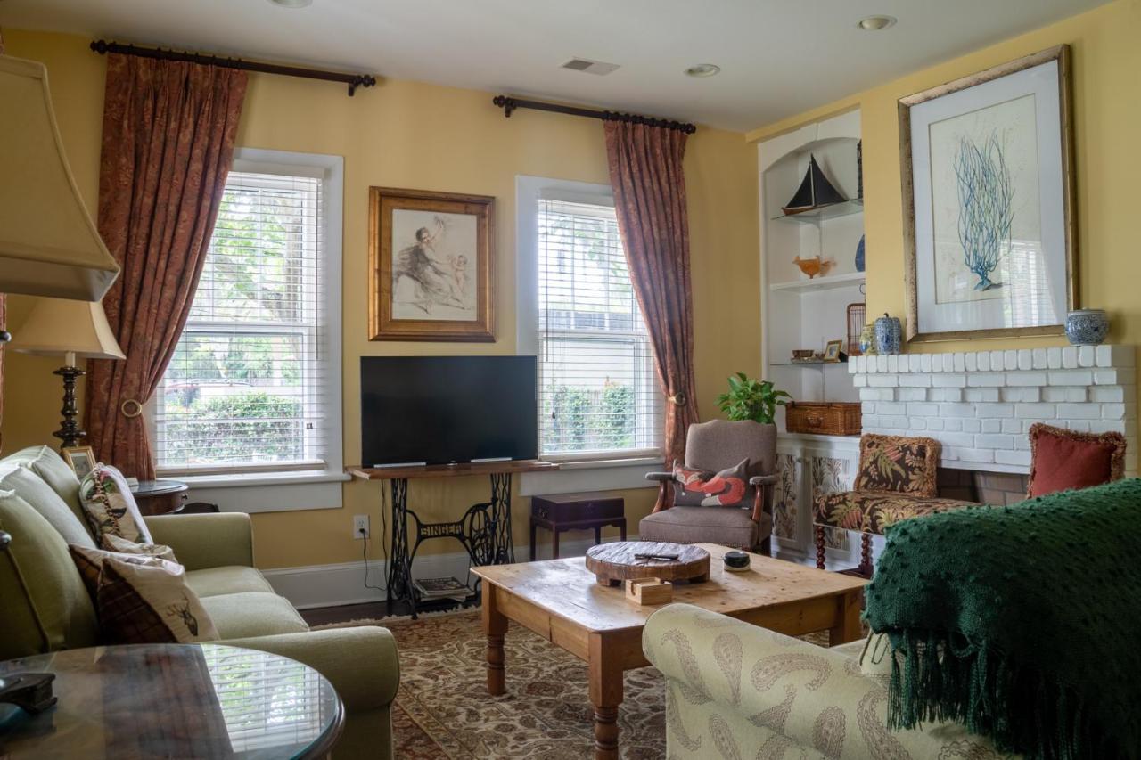 Magnolia Court Apartment