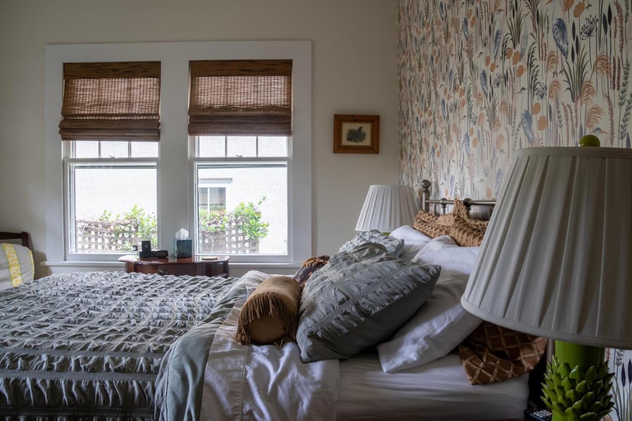 Magnolia Court Apartment *