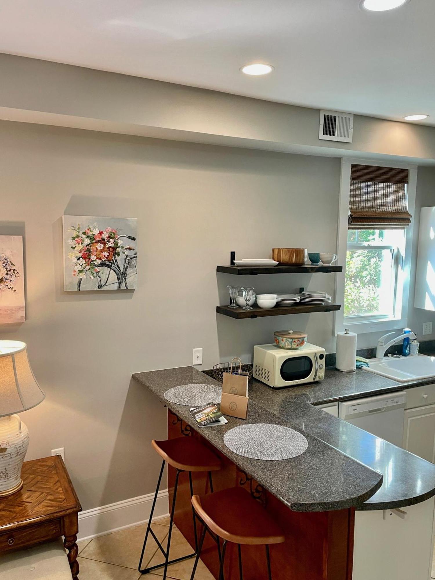 Magnolia Court Apartment